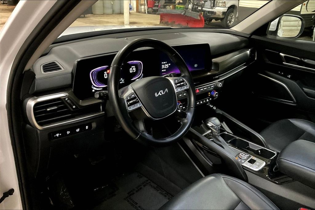 Used 2025 Kia Telluride S AWD/4WD image 13