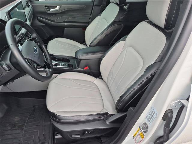 Certified 2025 Ford Escape Platinum w/ Premium Technology Package AWD/4WD image 16