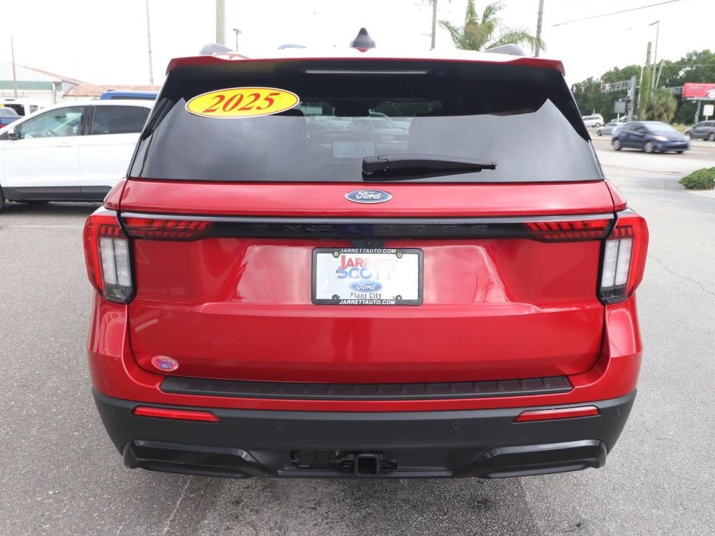 Certified 2025 Ford Explorer ST-Line w/ Premium Package image 4