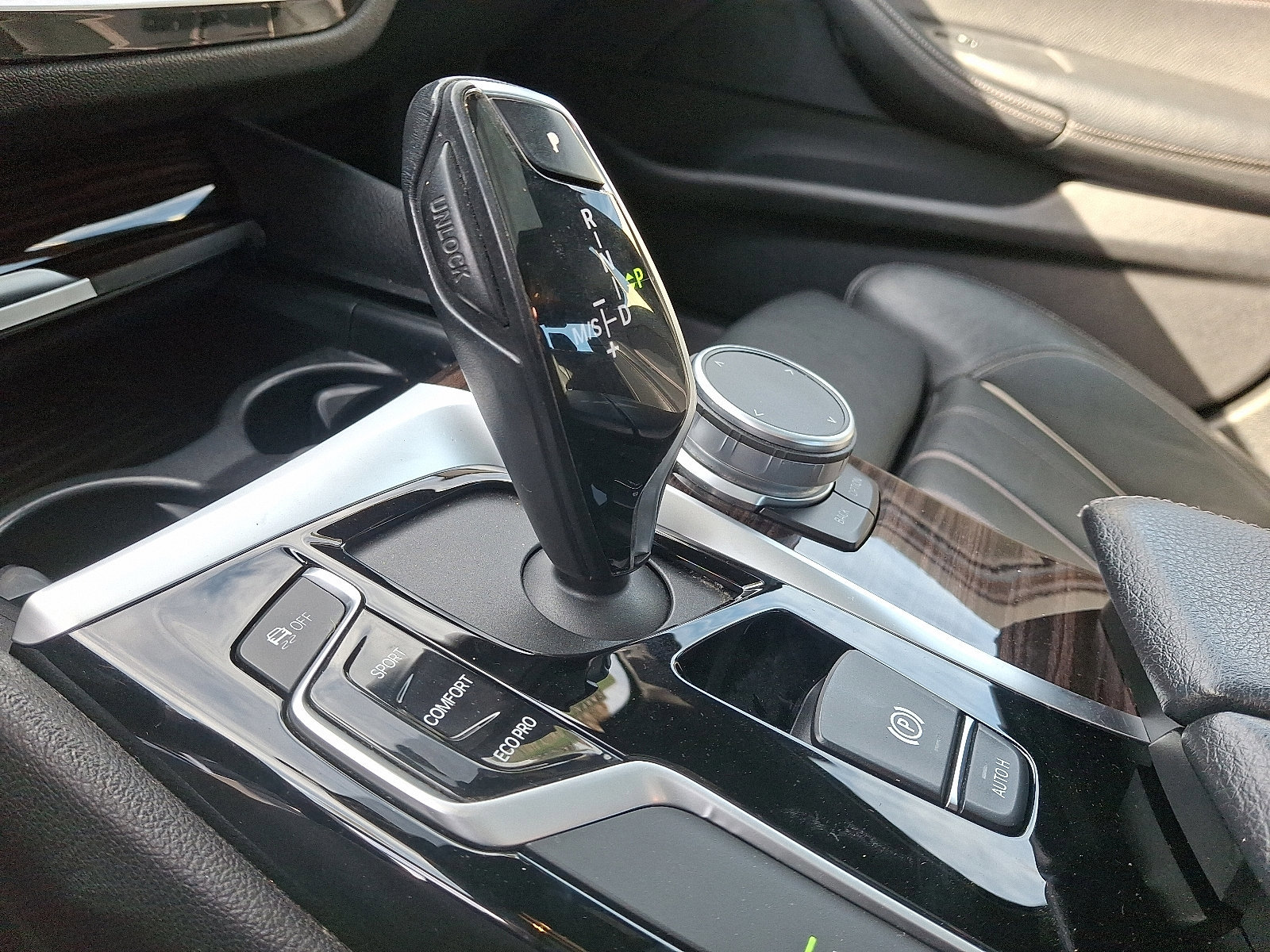 Used 2019 BMW 530i xDrive w/ Convenience Package image 15