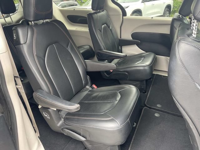 Used 2020 Chrysler Pacifica Touring-L FWD image 23