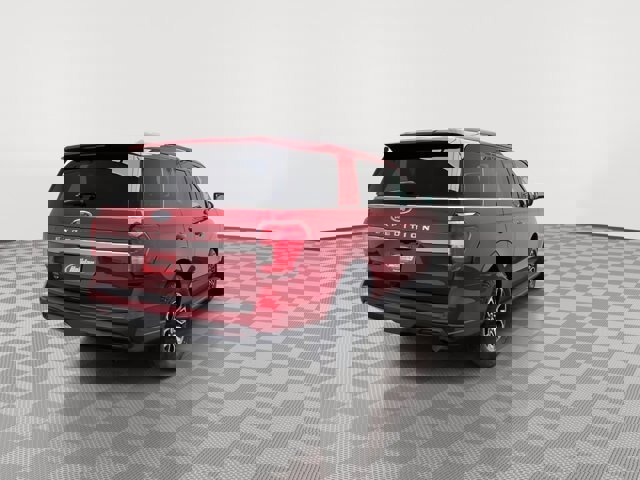 Certified 2022 Ford Expedition XLT image 5