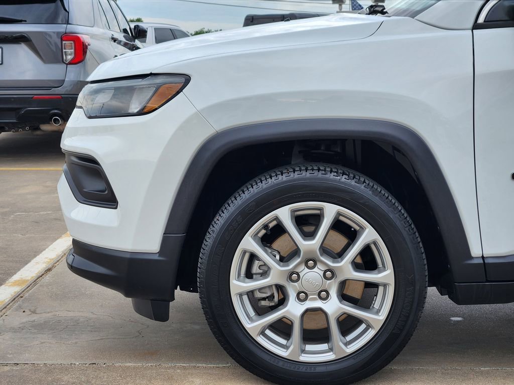 Used 2024 Jeep Compass Latitude AWD/4WD image 8