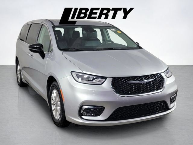 Used 2024 Chrysler Pacifica Touring-L