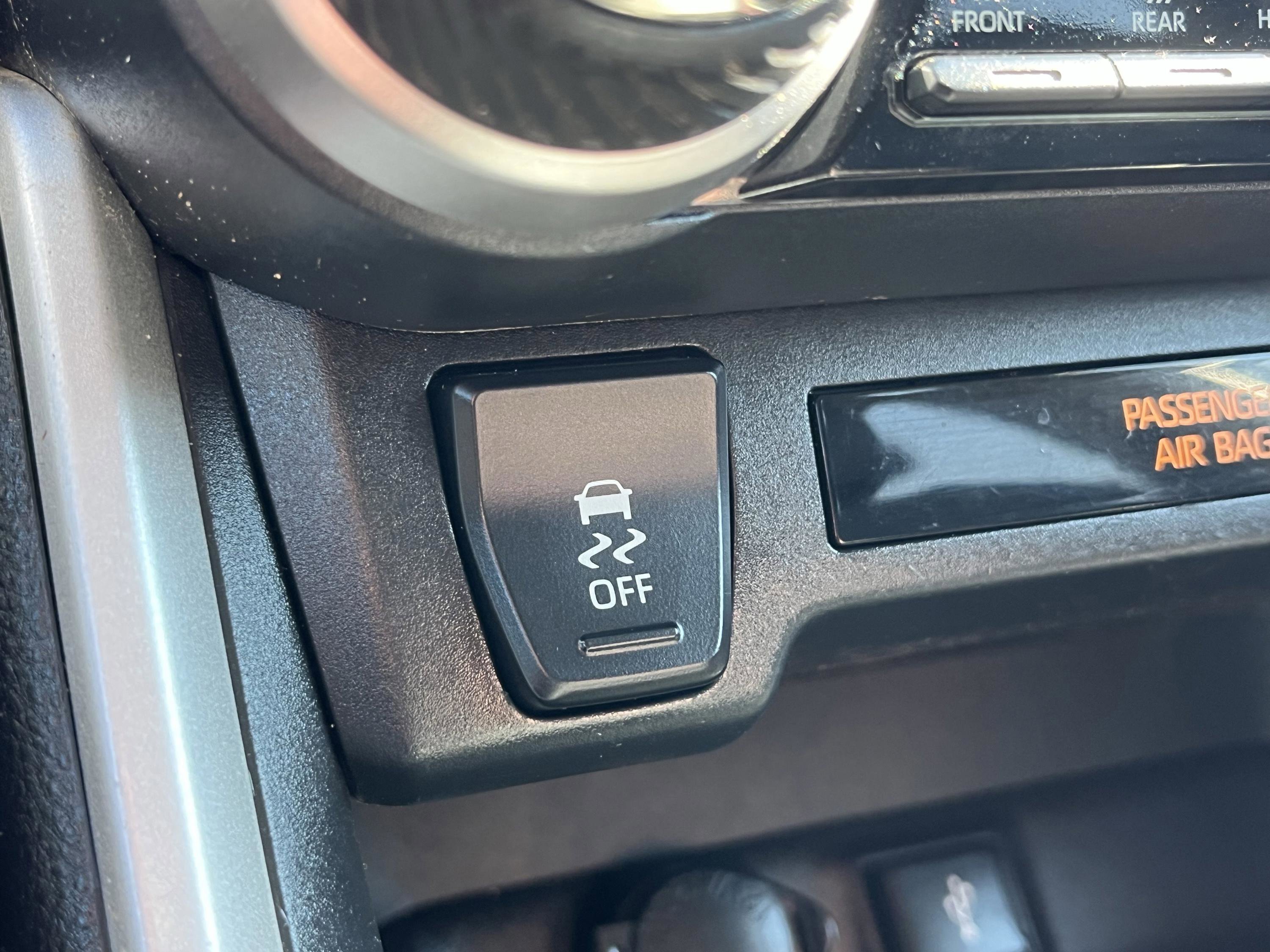 Used 2022 Toyota RAV4 XLE image 19