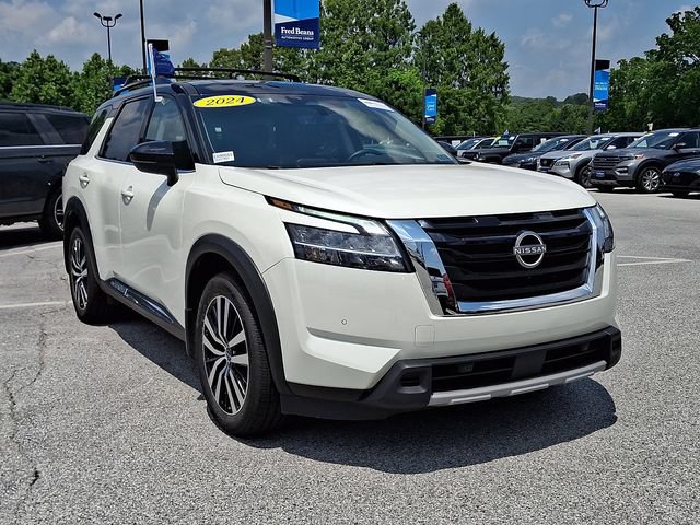 Used 2024 Nissan Pathfinder Platinum w/ Cargo Package AWD/4WD image 2