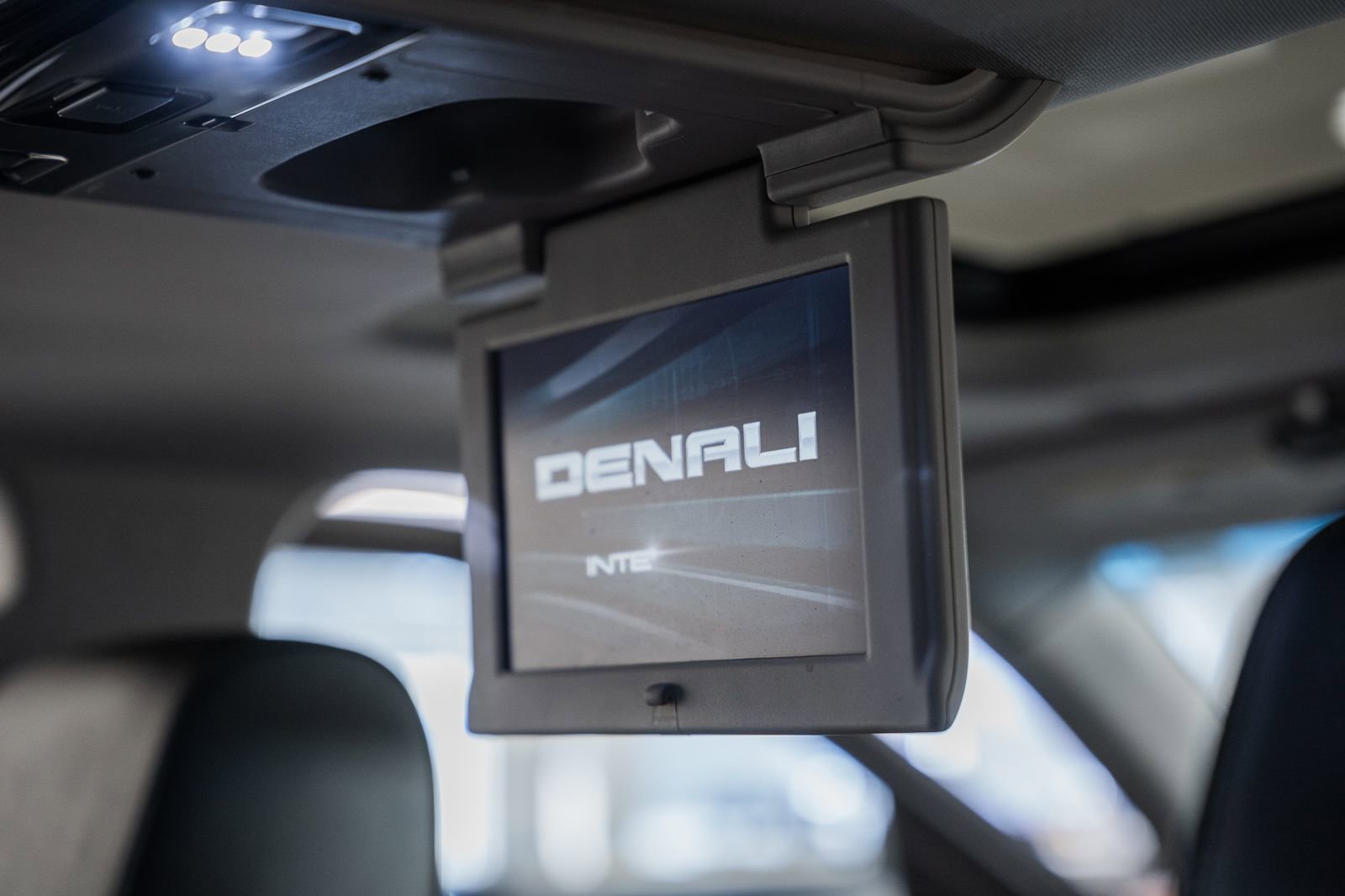 Used 2018 GMC Yukon Denali image 37
