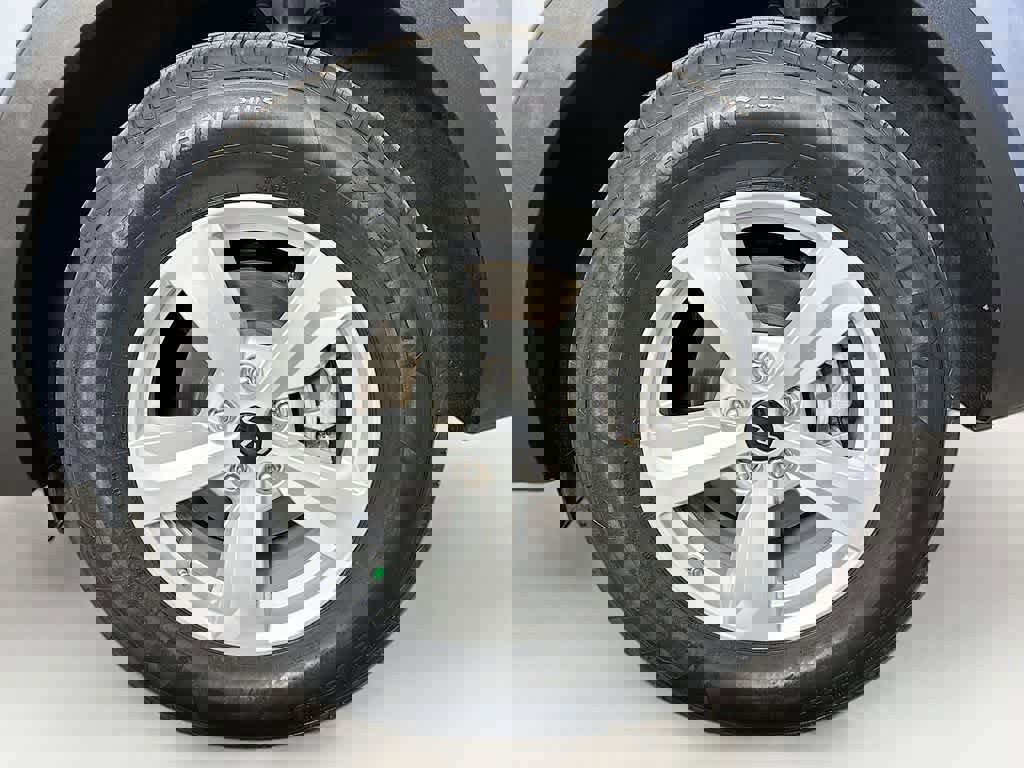 Used 2023 Kia Sorento LX image 11