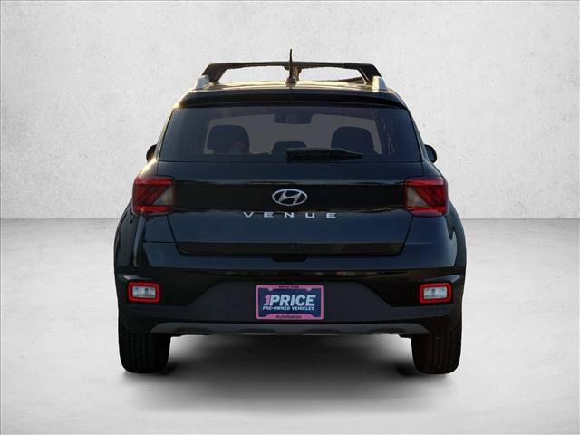 Used 2023 Hyundai Venue SEL FWD image 7