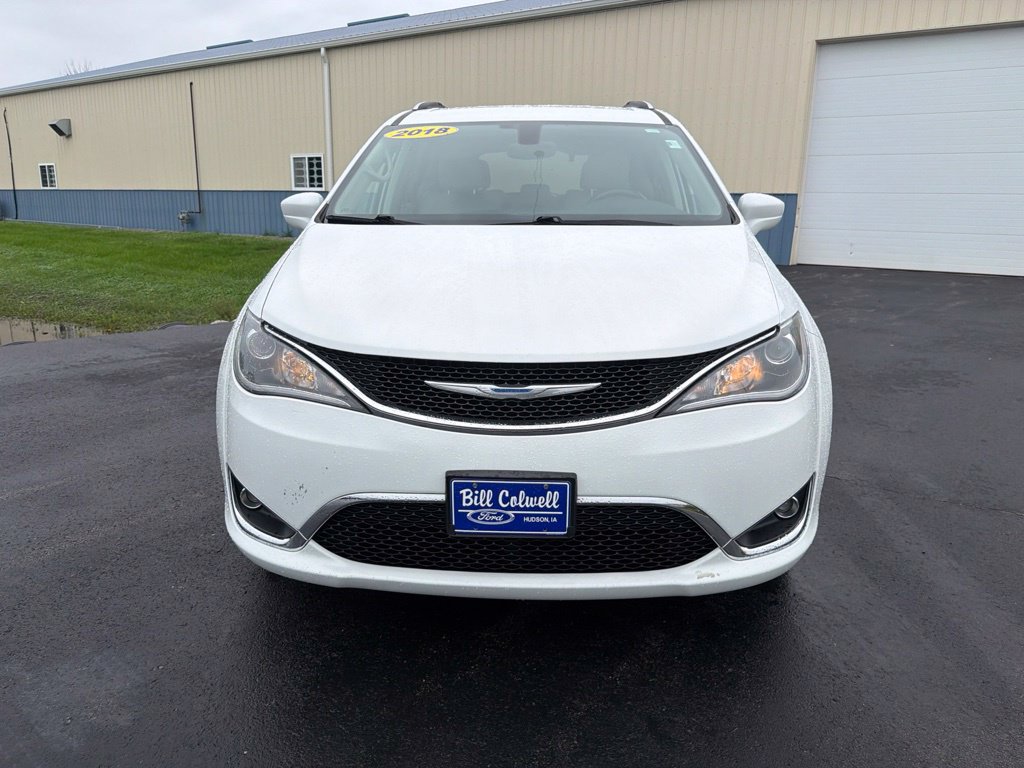 Used 2018 Chrysler Pacifica Touring-L w/ Tire & Wheel Group FWD image 9