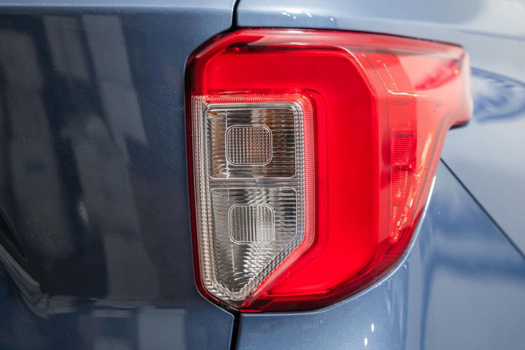 Certified 2021 Ford Explorer XLT w/ Equipment Group 202A image 9