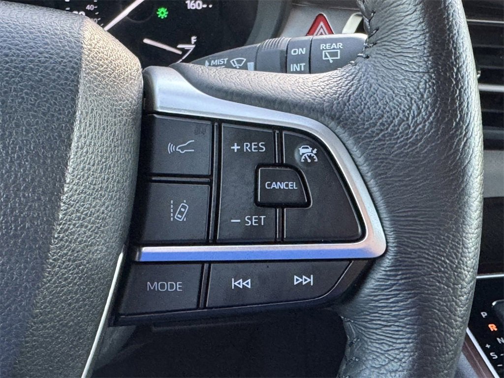 Used 2024 Toyota Sienna XLE image 18