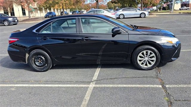 Used 2017 Toyota Camry LE image 2