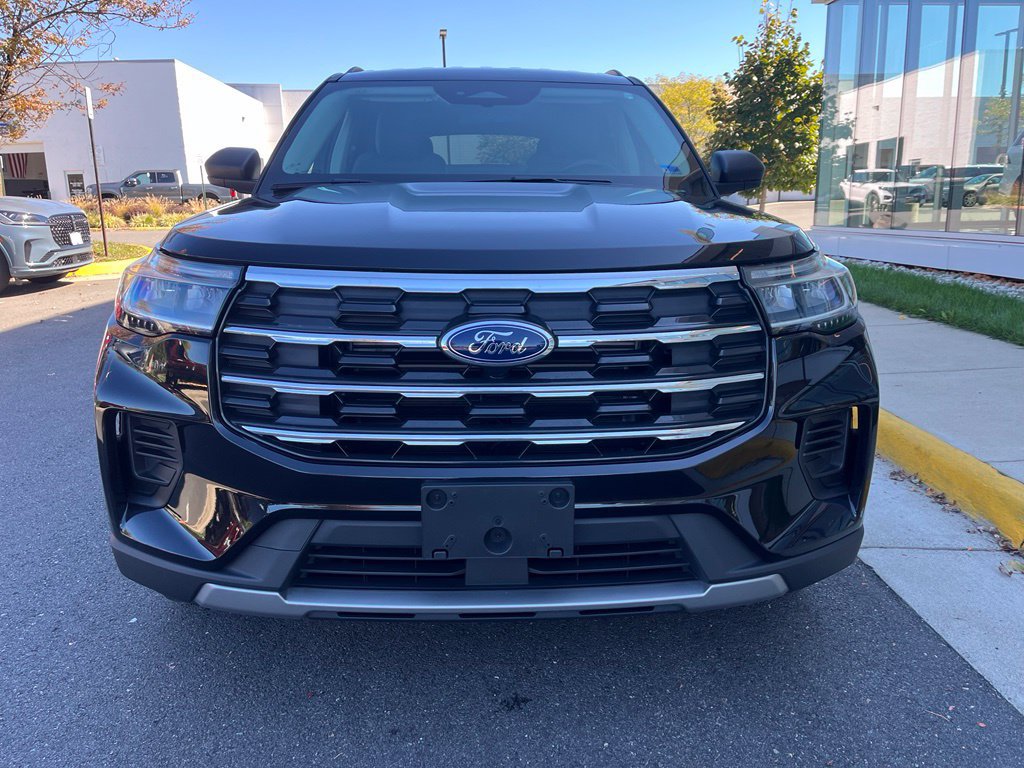 Certified 2025 Ford Explorer Active AWD/4WD image 2