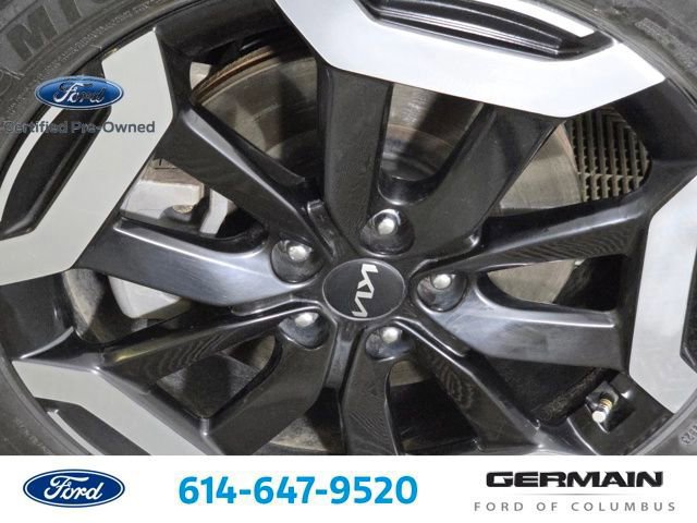 Used 2024 Kia Telluride EX w/ EX Captain's Chair Package image 12