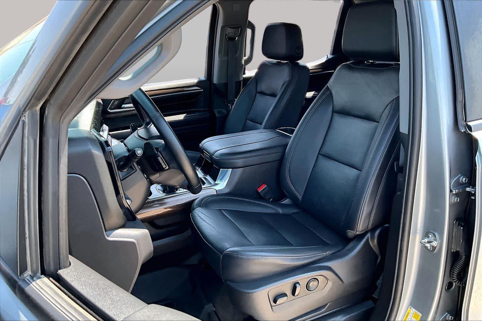 Used 2024 Chevrolet Silverado 1500 LT Trail Boss w/ LT Trail Boss Premium Package AWD/4WD image 8