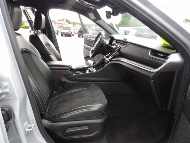 Used 2023 Jeep Grand Cherokee Altitude AWD/4WD image 35