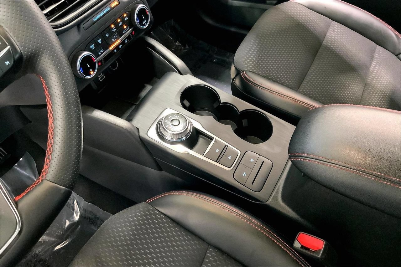 Certified 2025 Ford Escape ST-Line Select AWD/4WD image 17
