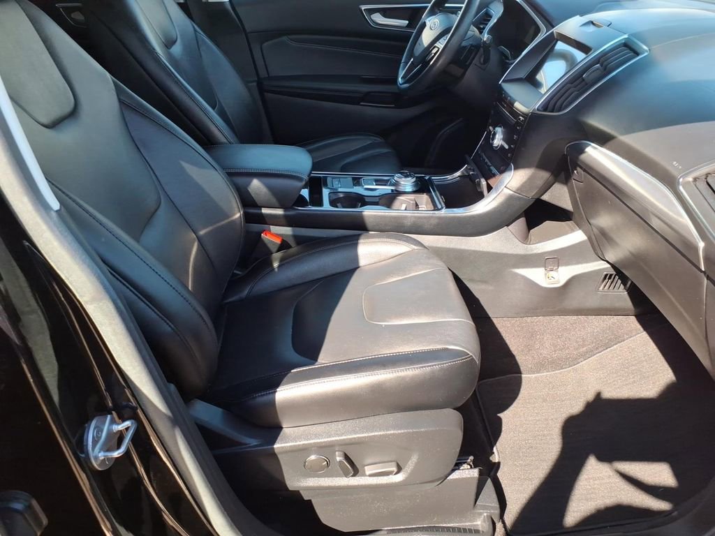 Certified 2019 Ford Edge Titanium w/ Cold Weather Package AWD/4WD image 8
