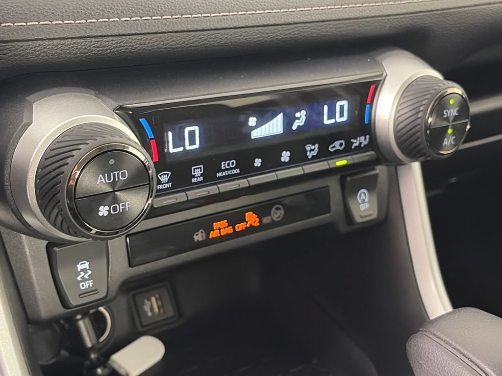 Used 2024 Toyota RAV4 XLE AWD/4WD image 19