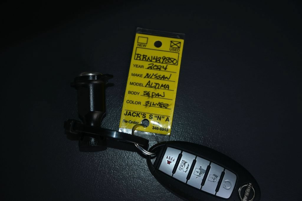 Used 2024 Nissan Altima 2.5 SV FWD image 28