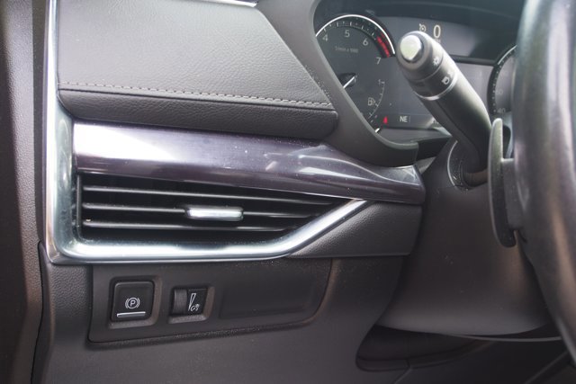 Used 2023 Cadillac XT4 Luxury w/ Cold Weather Package image 20