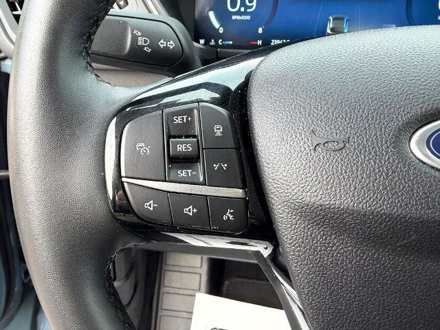 Certified 2025 Ford Escape Platinum AWD/4WD image 34