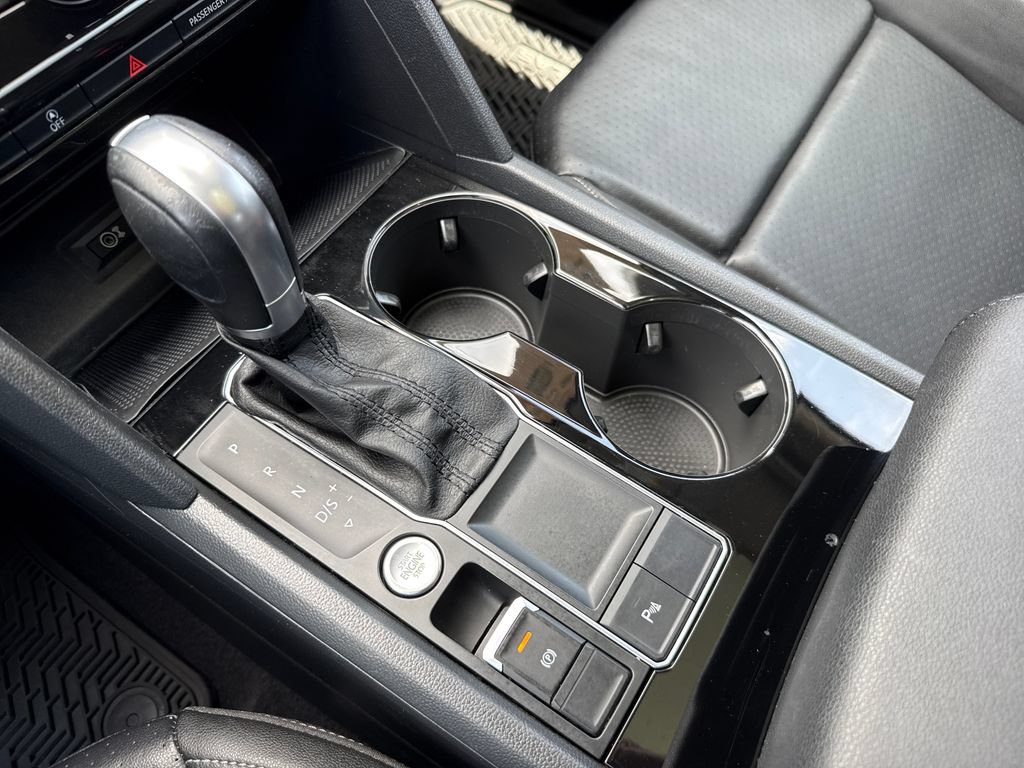 Used 2019 Volkswagen Atlas SEL R-Line FWD image 24