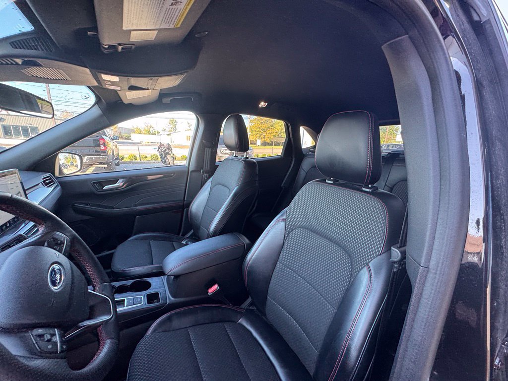 Certified 2023 Ford Escape ST-Line w/ Tech Pack #1 AWD/4WD image 9