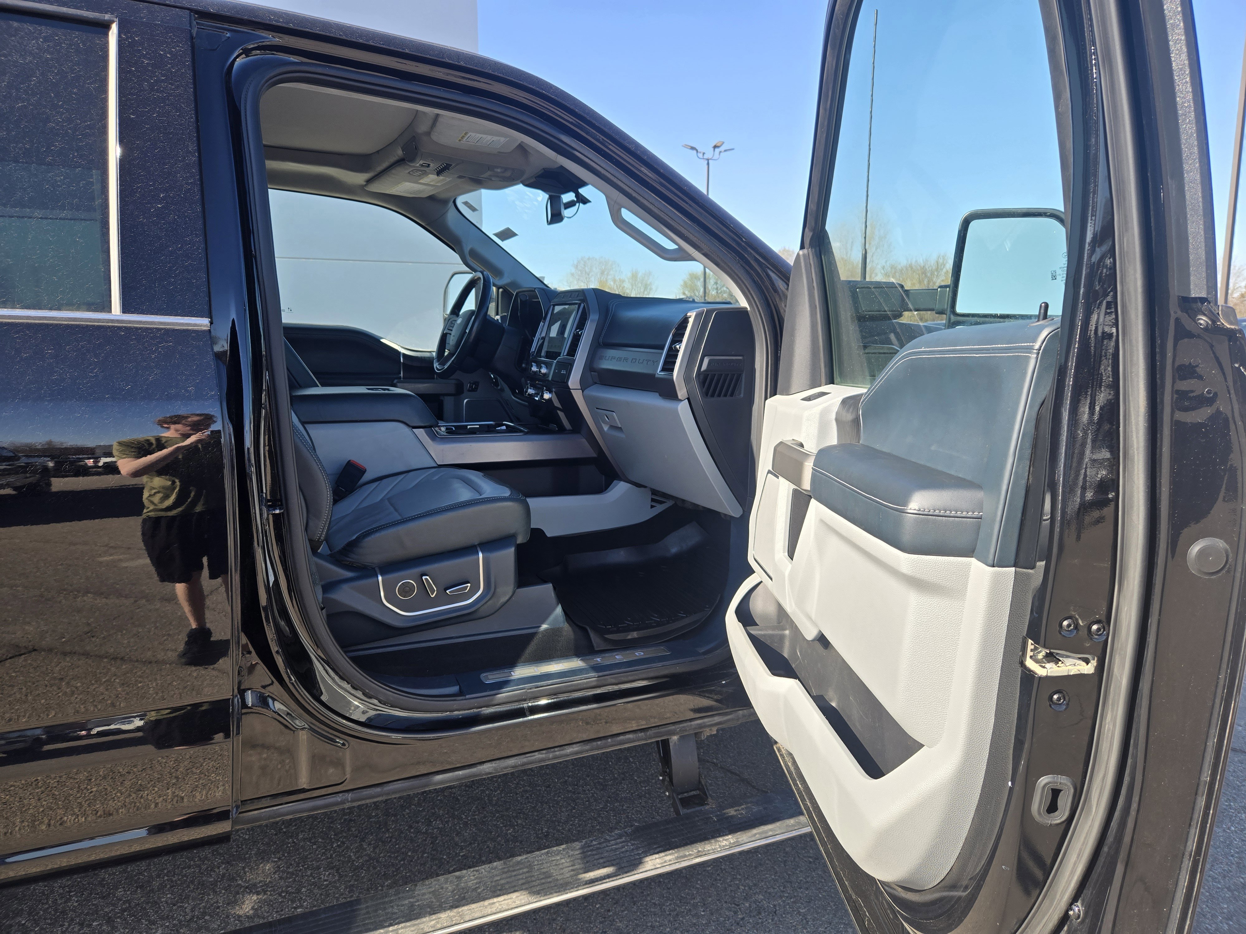 Certified 2022 Ford F350 Limited w/ FX4 Off-Road Package AWD/4WD image 19