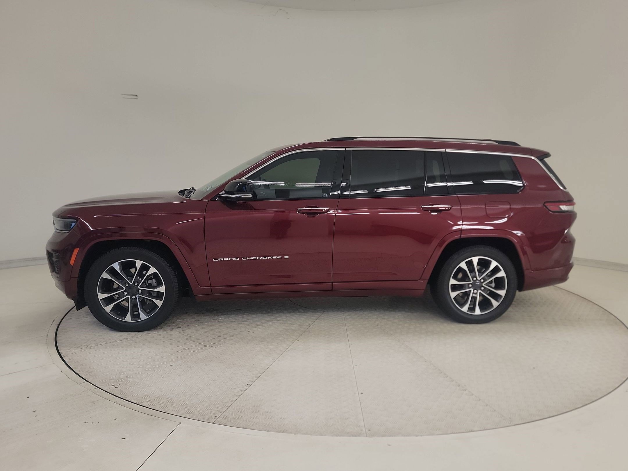 Used 2022 Jeep Grand Cherokee L Overland w/ Luxury Tech Group IV image 2