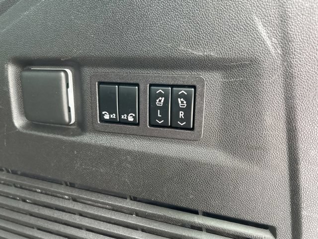 Used 2023 GMC Yukon Denali AWD/4WD image 19