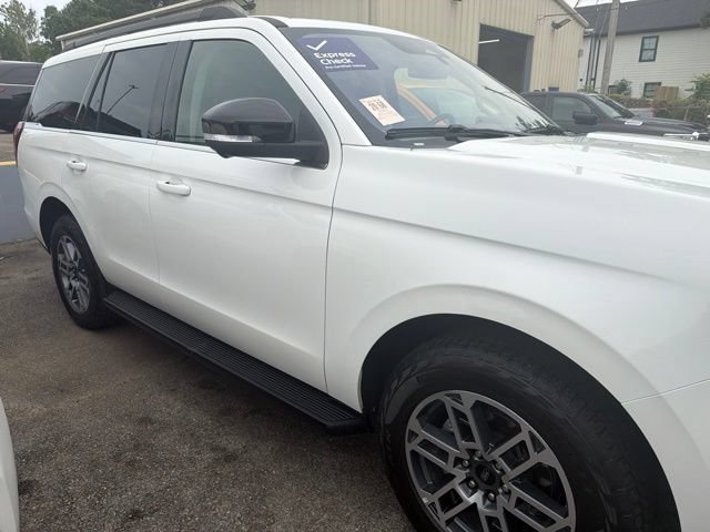 Certified 2025 Ford Expedition Active AWD/4WD image 30