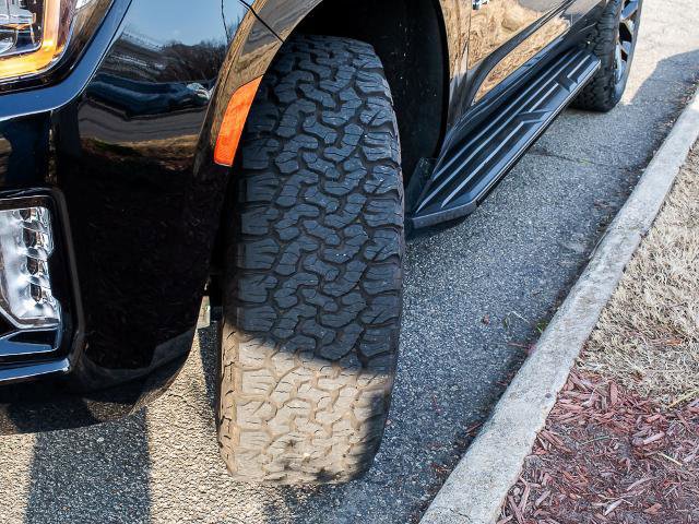 Used 2023 GMC Yukon AT4 w/ Technology Package image 9