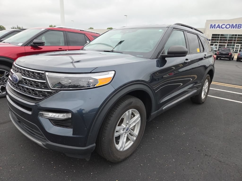 Certified 2024 Ford Explorer XLT w/ Equipment Group 202A AWD/4WD image 1