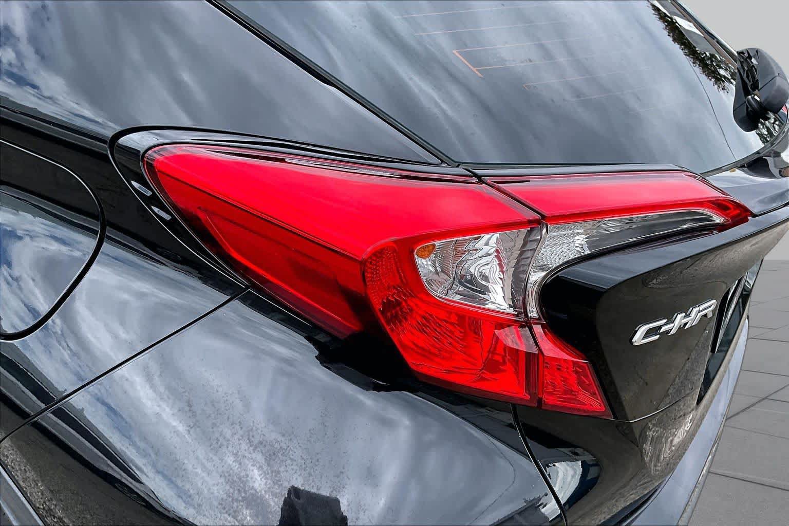 Used 2022 Toyota C-HR XLE FWD image 28
