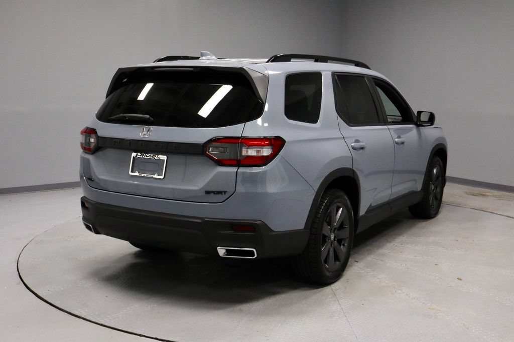 Used 2025 Honda Pilot Sport image 11