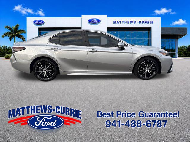 Used 2021 Toyota Camry SE w/ Convenience Package FWD image 3