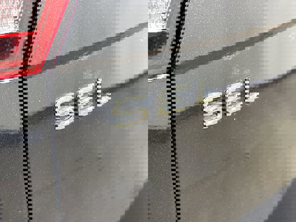 Used 2022 Volkswagen Tiguan SEL R-Line image 10