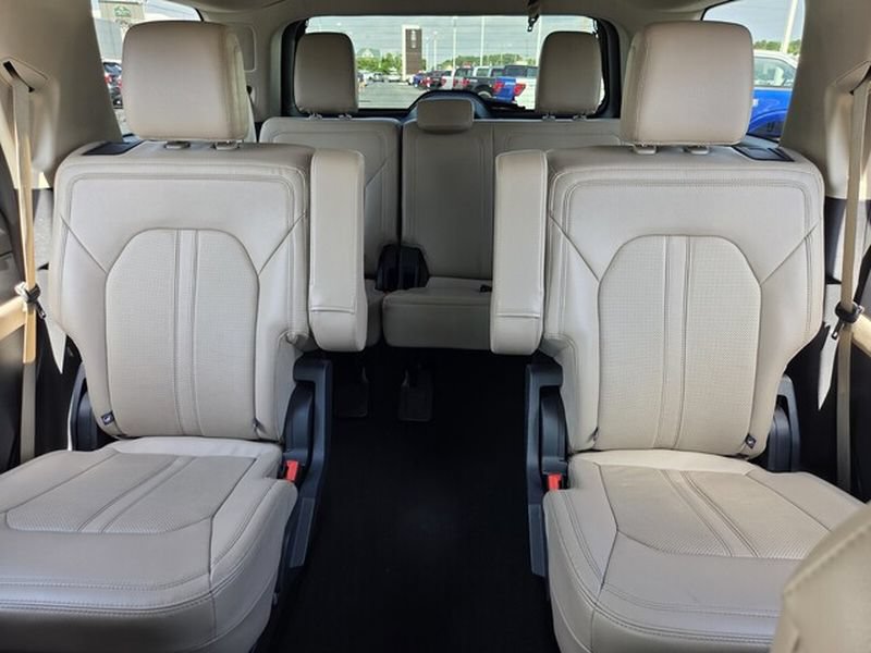 Certified 2024 Ford Expedition Limited AWD/4WD image 11