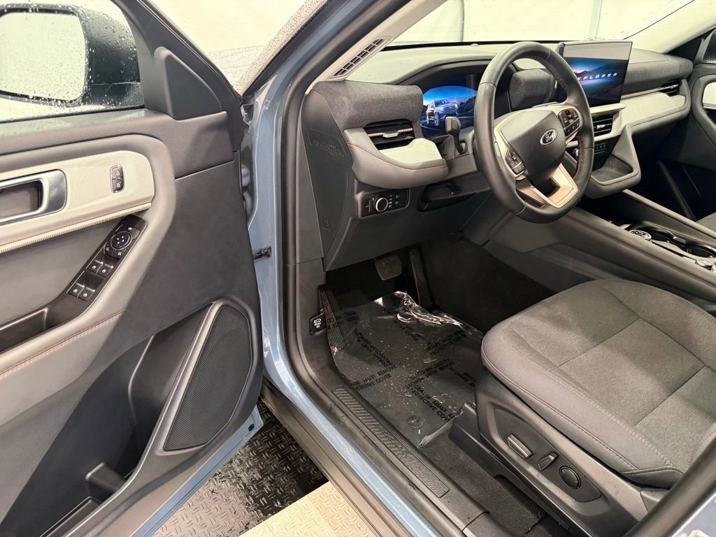 Certified 2025 Ford Explorer Active image 33