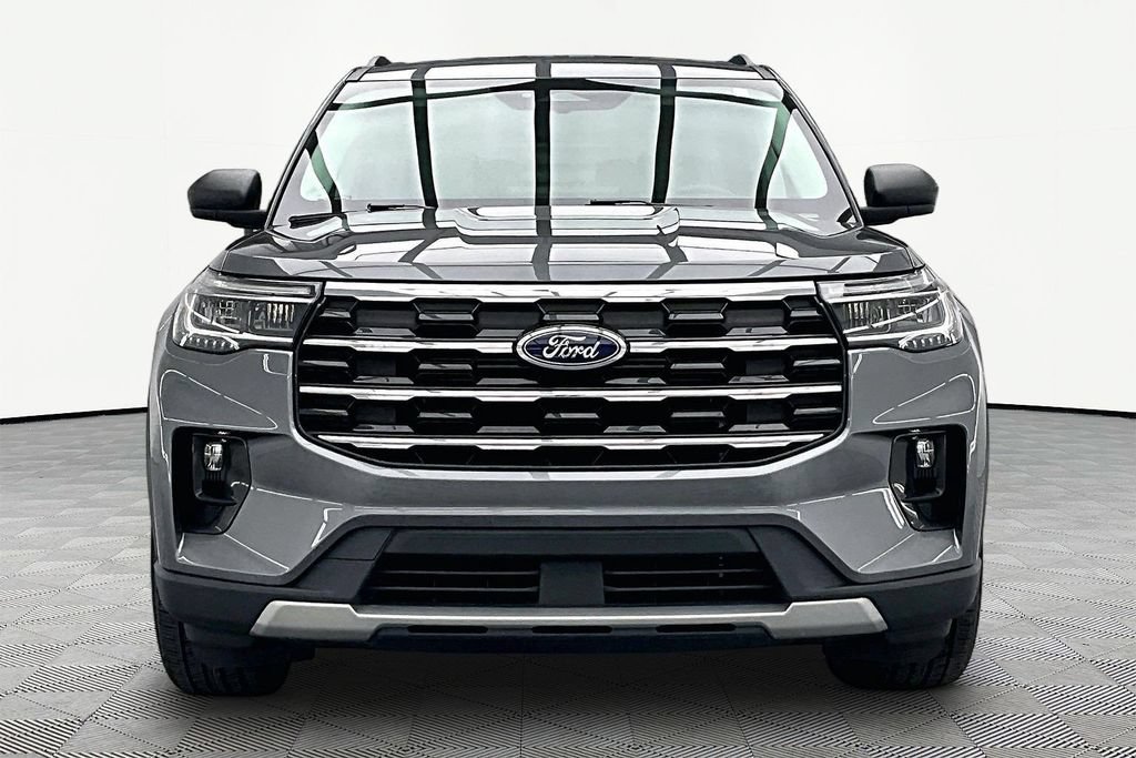 Certified 2025 Ford Explorer Active w/ Active Comfort Package AWD/4WD image 3