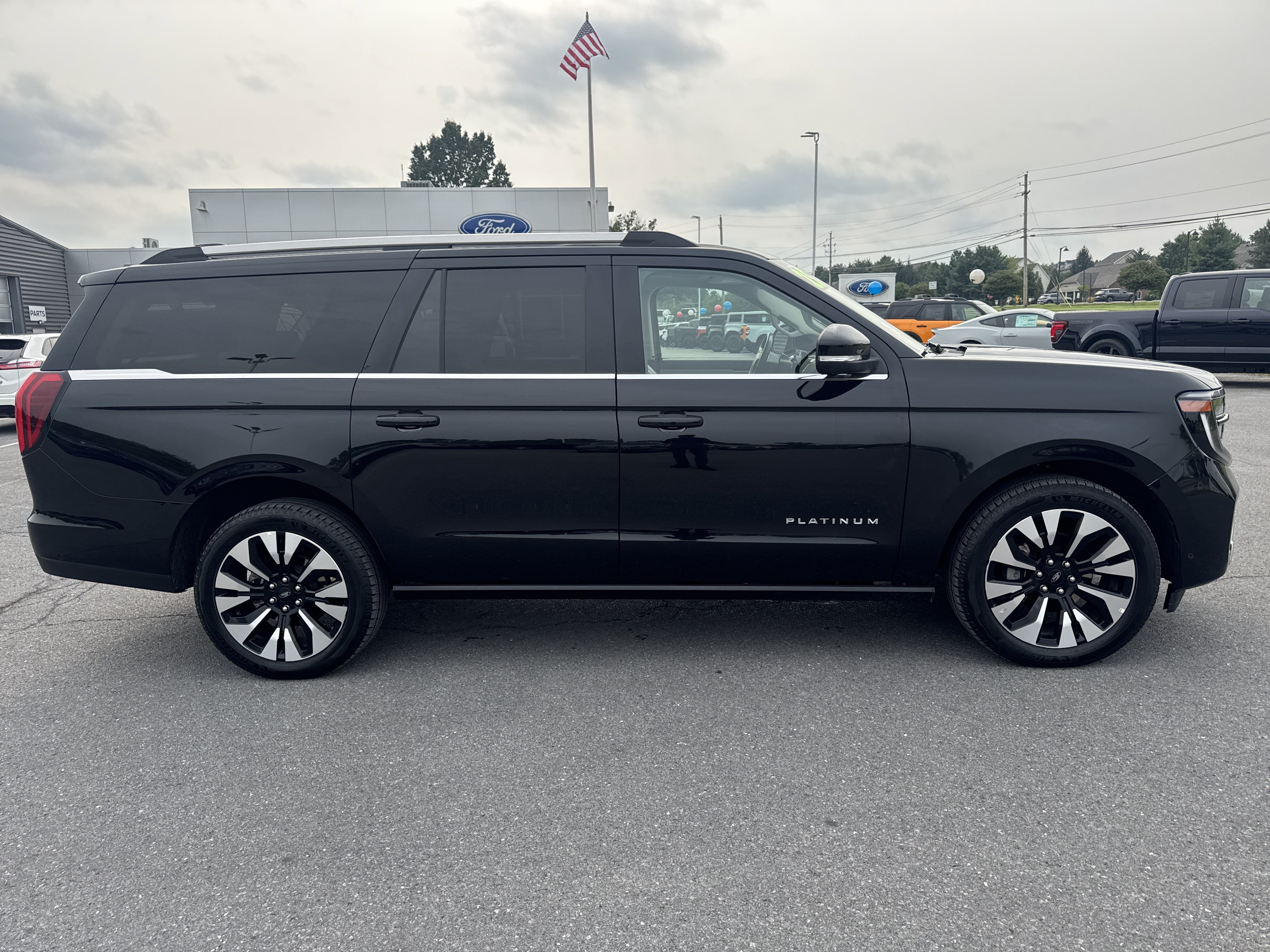 Certified 2025 Ford Expedition Max Platinum w/ Driver's Package AWD/4WD image 2