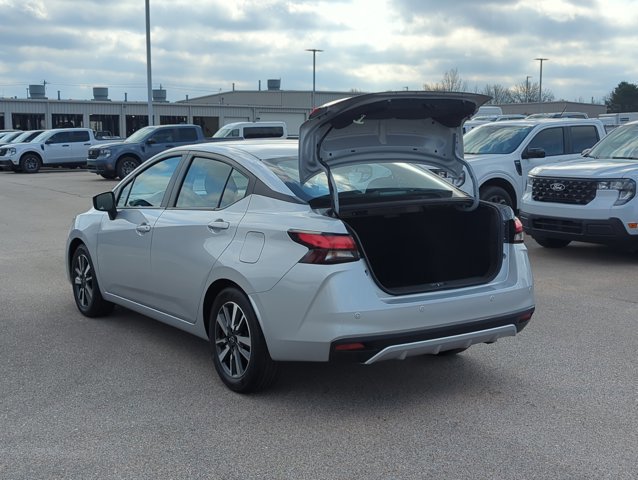 Used 2025 Nissan Versa SV image 6