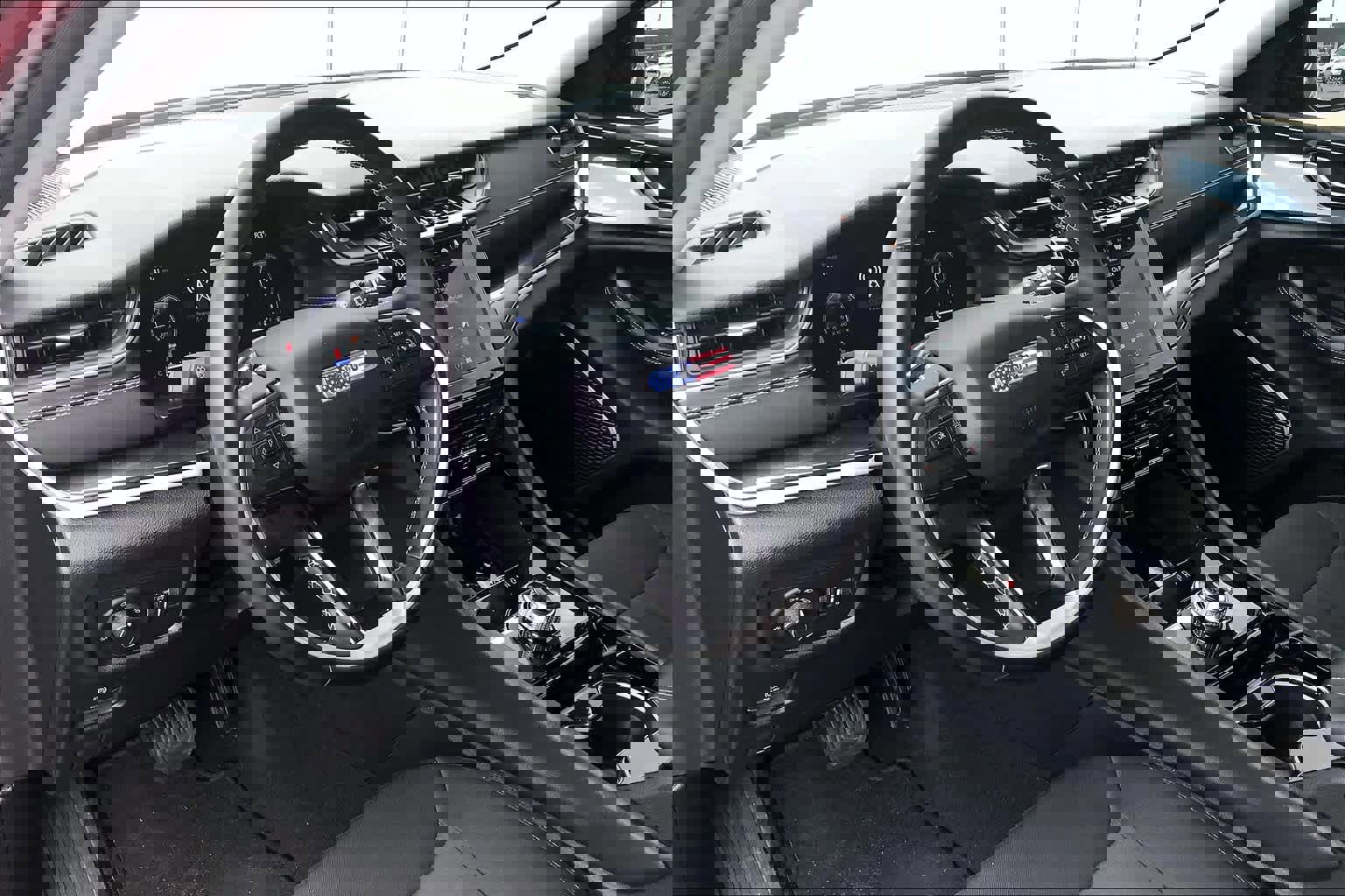 Used 2021 Jeep Grand Cherokee L Laredo w/ Luxury Tech Group I image 17