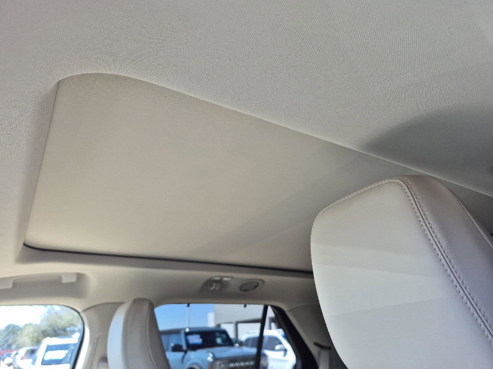 Certified 2021 Ford Explorer Platinum w/ Equipment Group 601A image 20