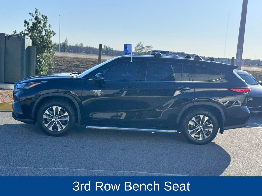 Used 2021 Toyota Highlander XLE image 4