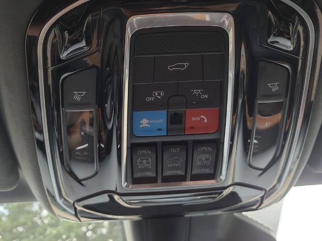 Used 2024 Jeep Grand Wagoneer Series III AWD/4WD image 30