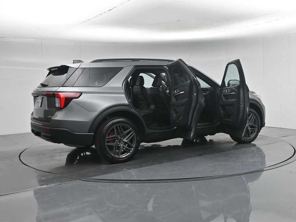 Certified 2025 Ford Explorer ST-Line w/ ST-Line Street Pack AWD/4WD image 6