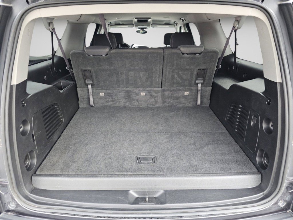 Used 2017 Chevrolet Suburban LS image 23